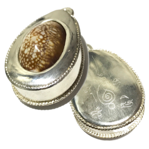 Bia Gae Jon Cowrie Shell Animist Charm